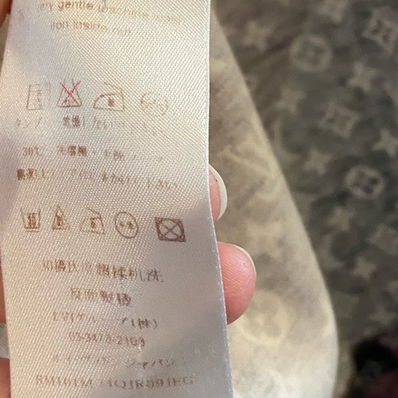 SoldAuthentic Louis Vuitton short sleeve T-shirt Sz S stars monogram multicolour - Picture 10 of 15